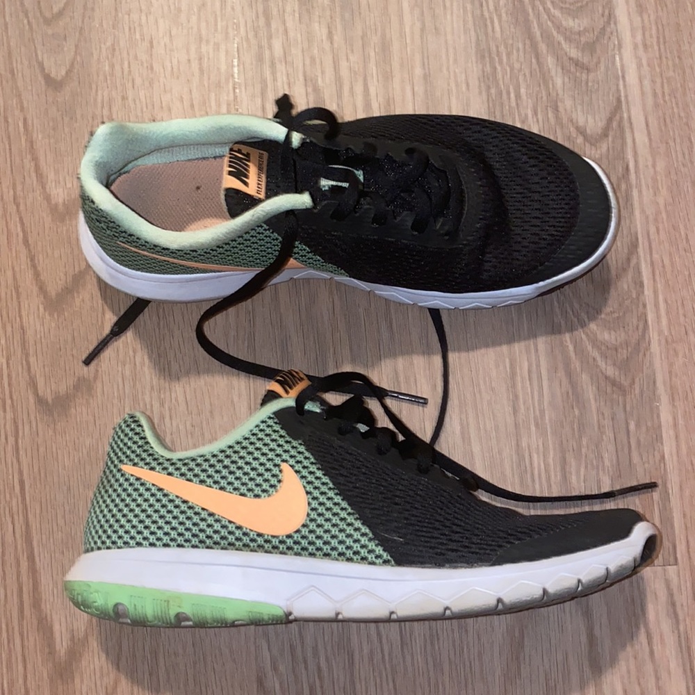 〰SOLD〰Nike Flex Experience RN 6 Black/Sunset Glow - Picture 6 of 7
